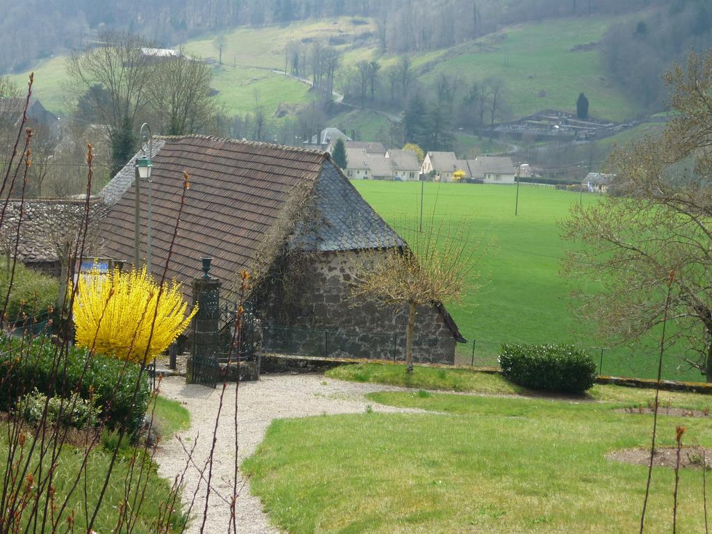 Auberge De L'Aspre Fontanges Buitenkant foto